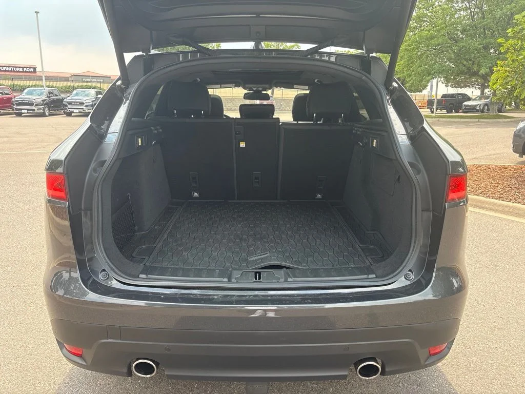 Used 2017  Jaguar 35t Prestige image 23