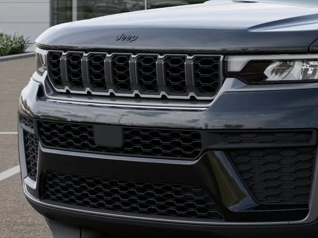 New 2026 Diamond Black Crystal Pearl-Coat Exterior Paint Jeep Laredo image 37