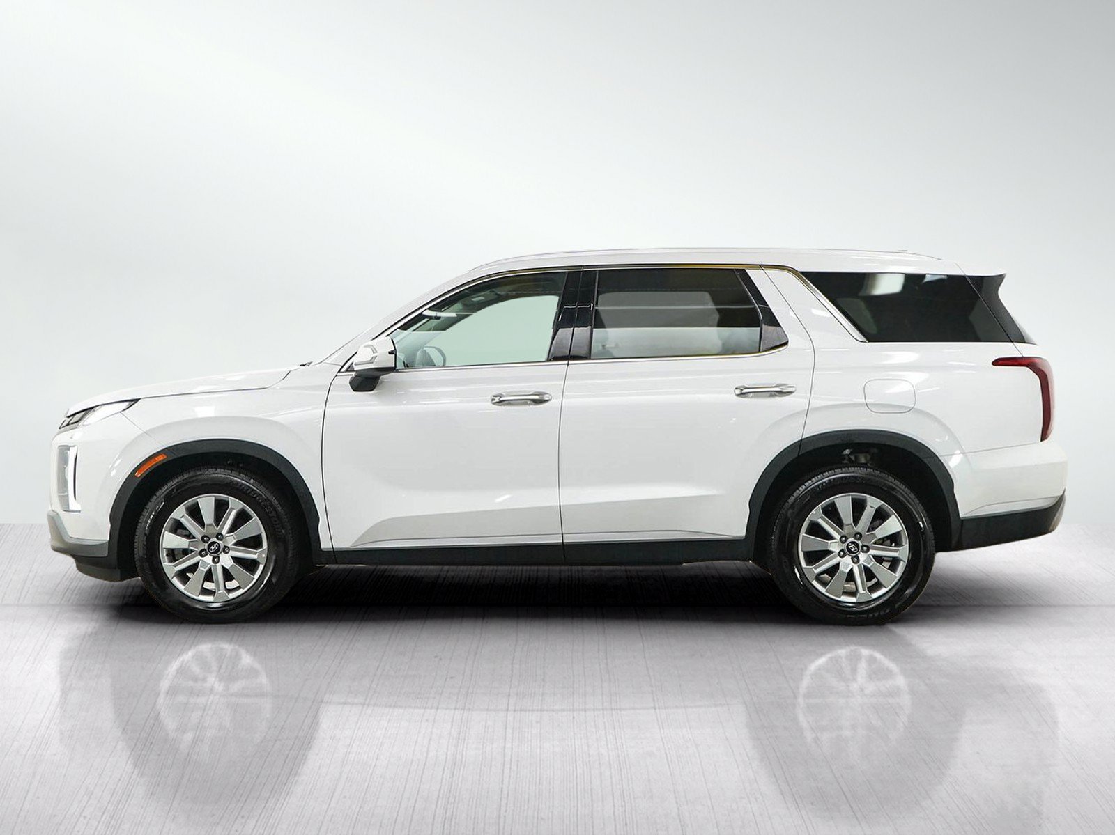 Used 2025 Hyundai Palisade SEL with VIN KM8R2DGE4SU875048 for sale in Minneapolis, Minnesota