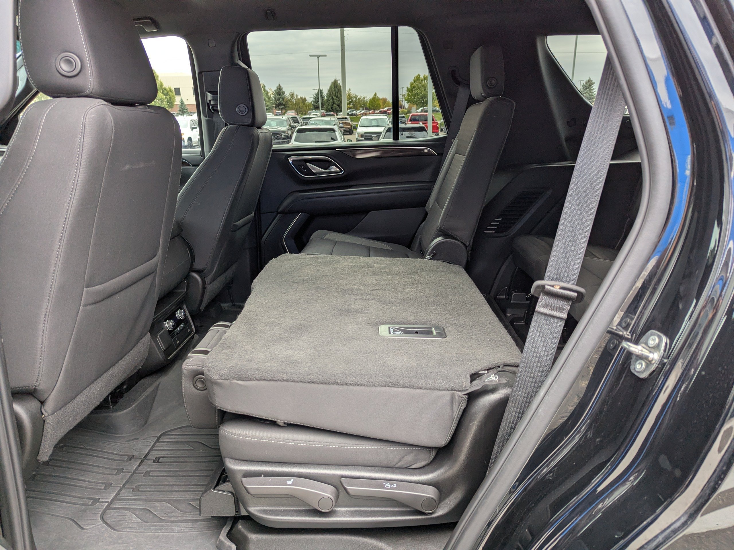 2023 GMC Yukon SLE - Photo 32