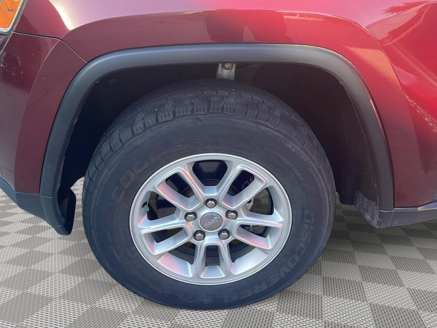 Used 2016 Velvet Red Pearlcoat Jeep Laredo image 7