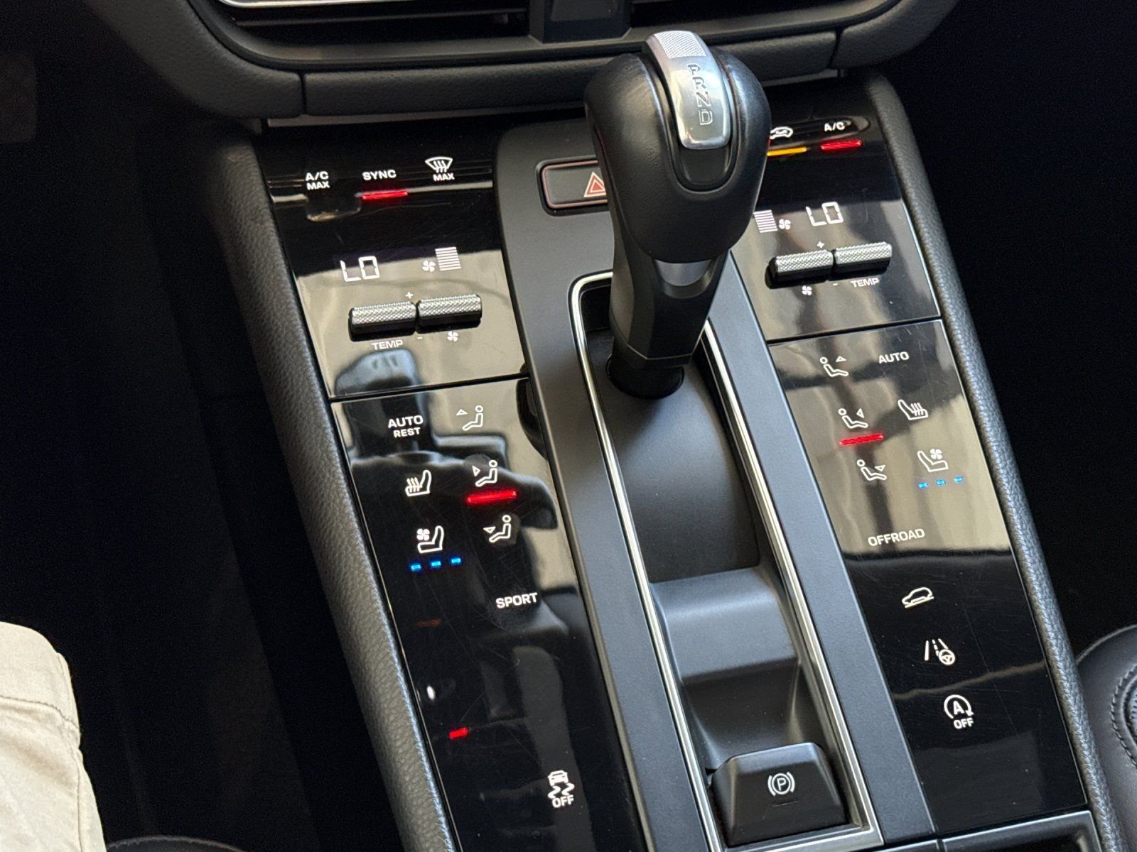 Used 2024  Porsche Base image 23