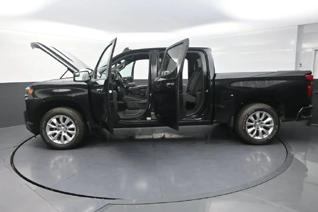 Used 2020  Chevrolet Custom image 42
