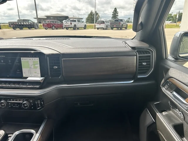 Used 2024 BLACK CHEVROLET High Country image 44