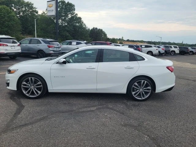 Used 2022 White Chevrolet LT image 8