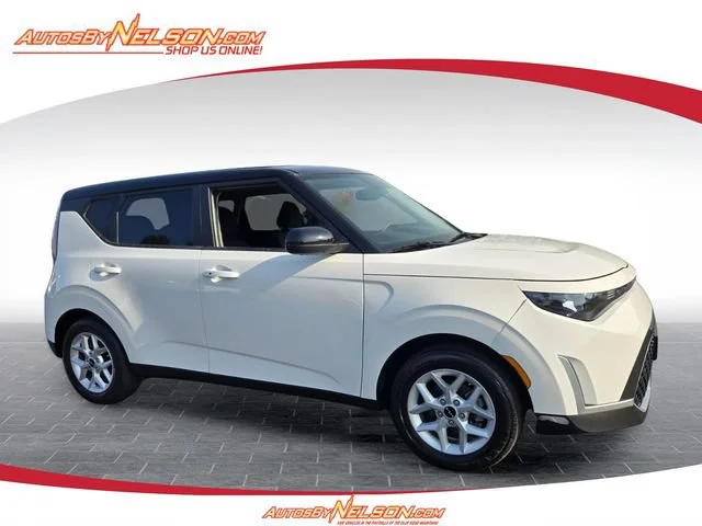 Used 2023 White Kia S image 1