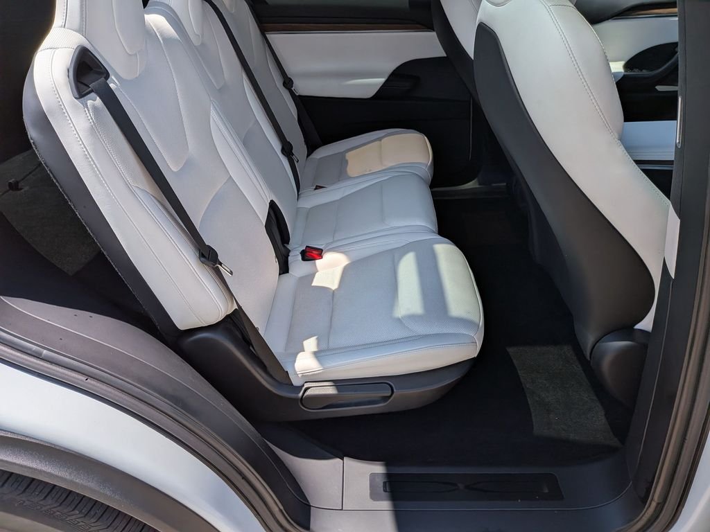 Used 2023 White Tesla Standard Range image 18