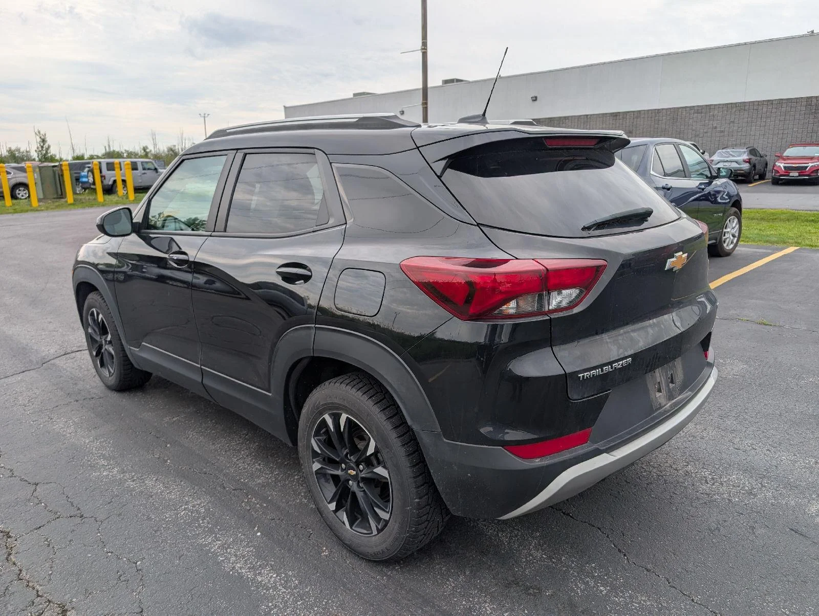 Used 2023 Mosaic Black Metallic Chevrolet LT image 5