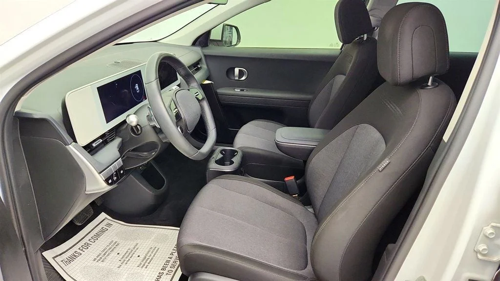 Used 2024 Atlas White Hyundai SEL RWD image 18