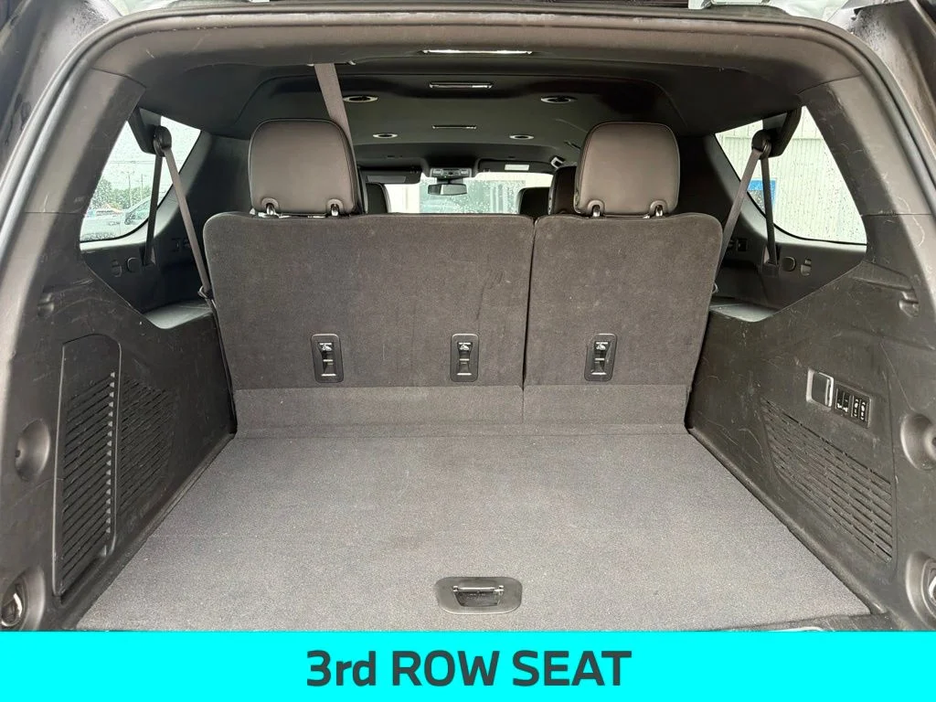 Used 2023 Green Chevrolet Premier image 25