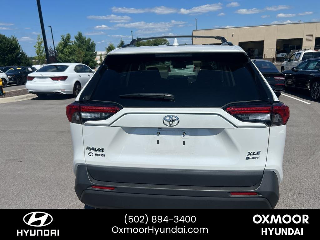 Used 2025 Wind Chill Pearl Toyota Hybrid XLE Premium image 10