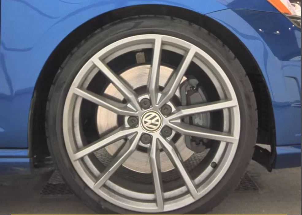 Used 2017 Blue Volkswagen DCC & Navigation 4Motion image 9
