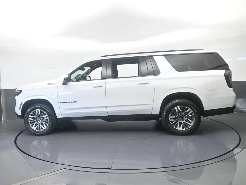 Used 2025 Iridescent Pearl Tricoat Chevrolet Z71 image 2