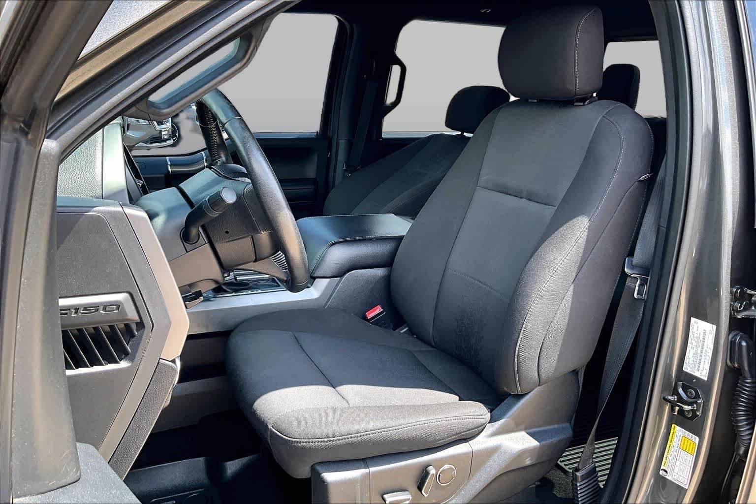 Used 2018 Magnetic Metallic Ford XLT image 8