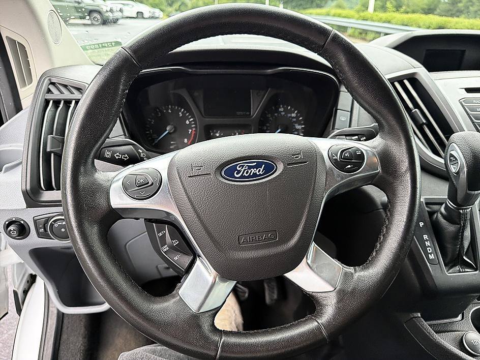 Used 2018 Oxford White Ford XLT image 13