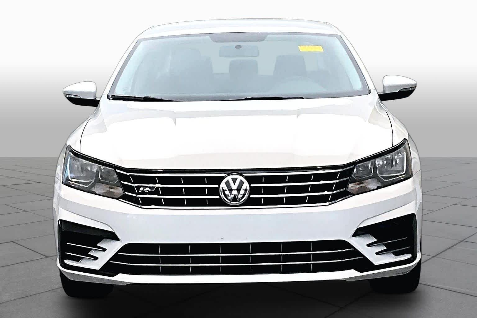Pre-Owned 2018 Volkswagen Passat R-Line