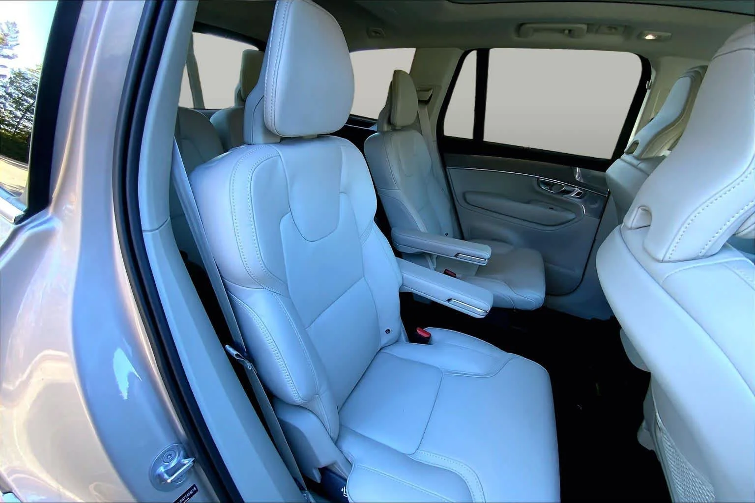 Used 2026 Bright Dusk Metallic Volvo Ultra image 19