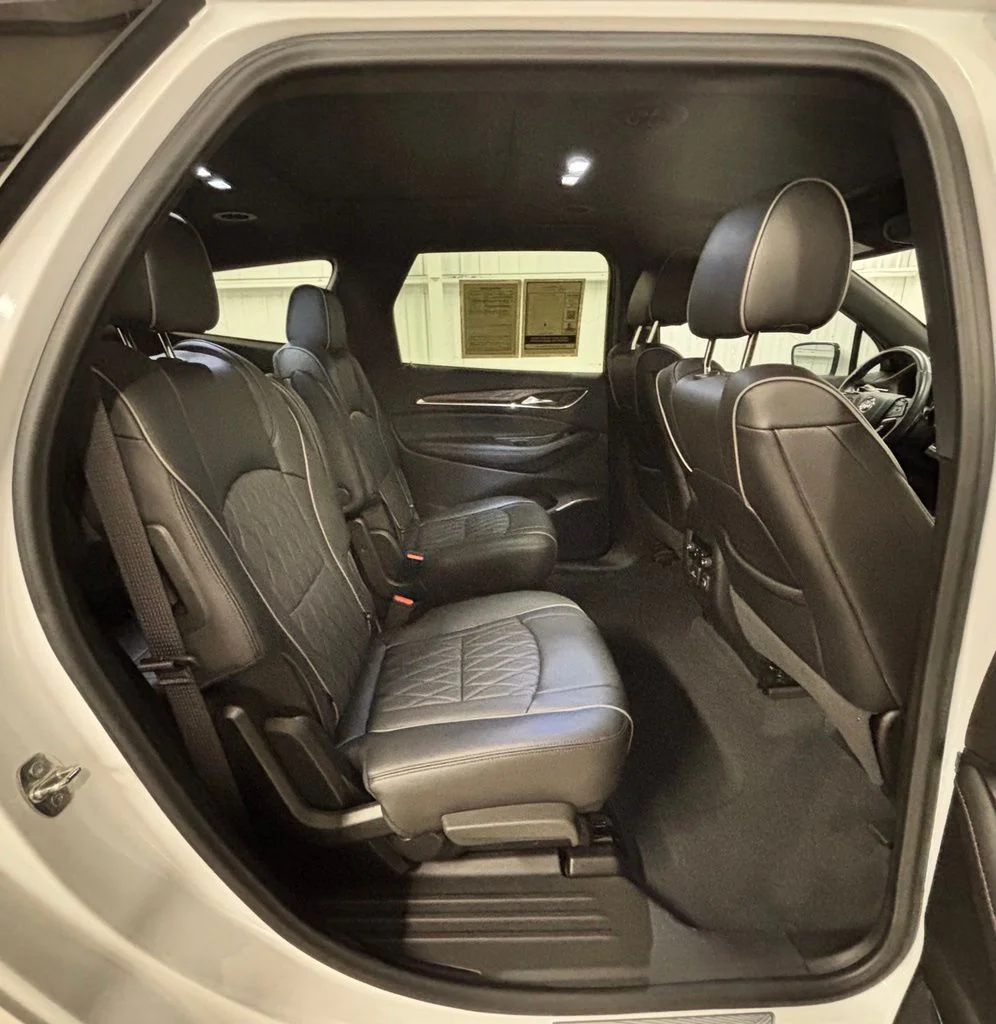 Used 2022 White Buick Avenir image 20