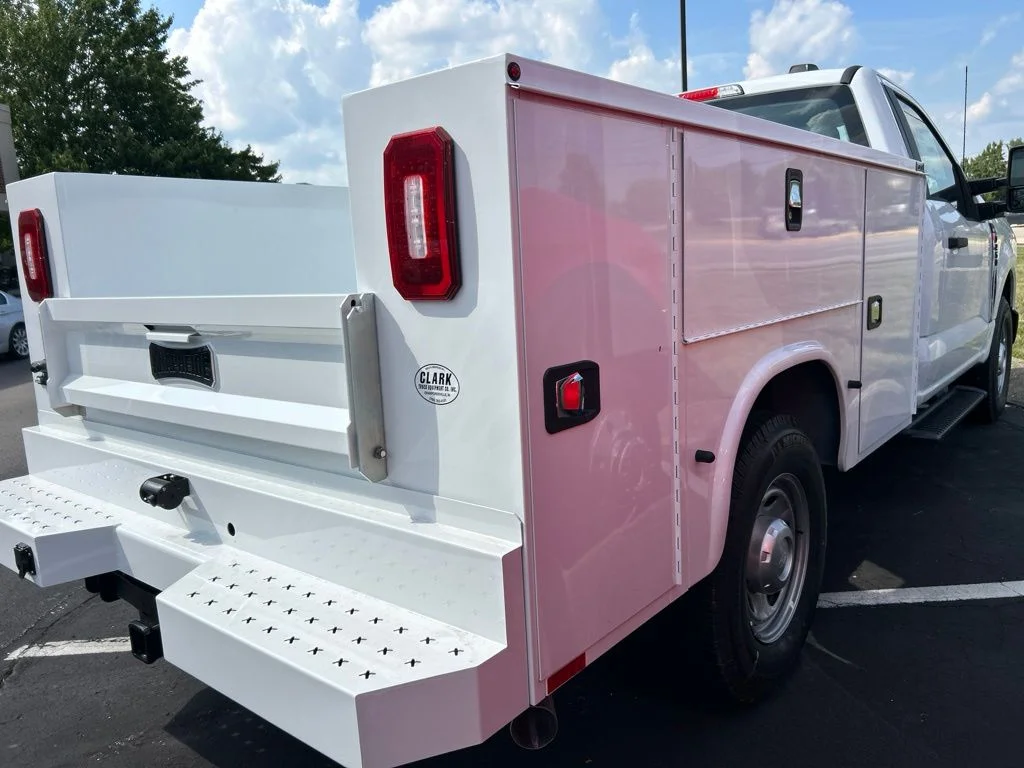 New 2026 Oxford White Ford XL image 4