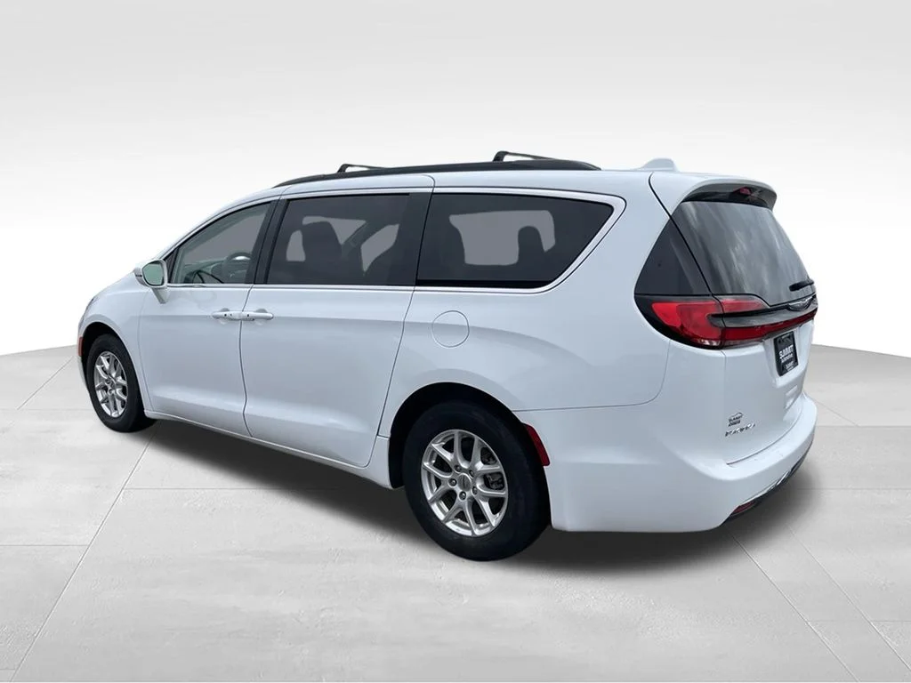 Used 2022 Bright White Clearcoat Chrysler Touring L image 6