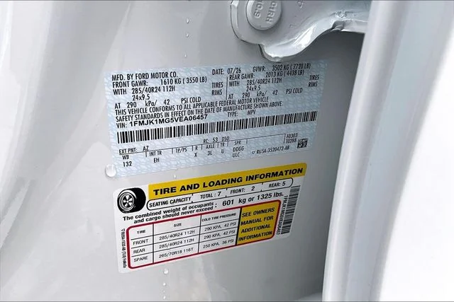 New 2027 Star White Metallic Tri-Coat Ford MAX Platinum image 8