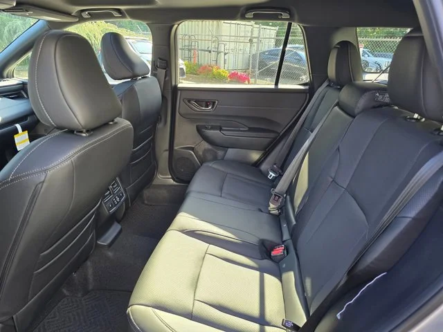 New 2026 ICE SILVER METALLIC Subaru Touring image 35