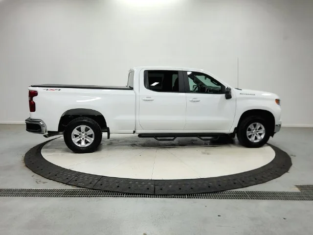 Used 2025 Summit White Chevrolet LT image 9