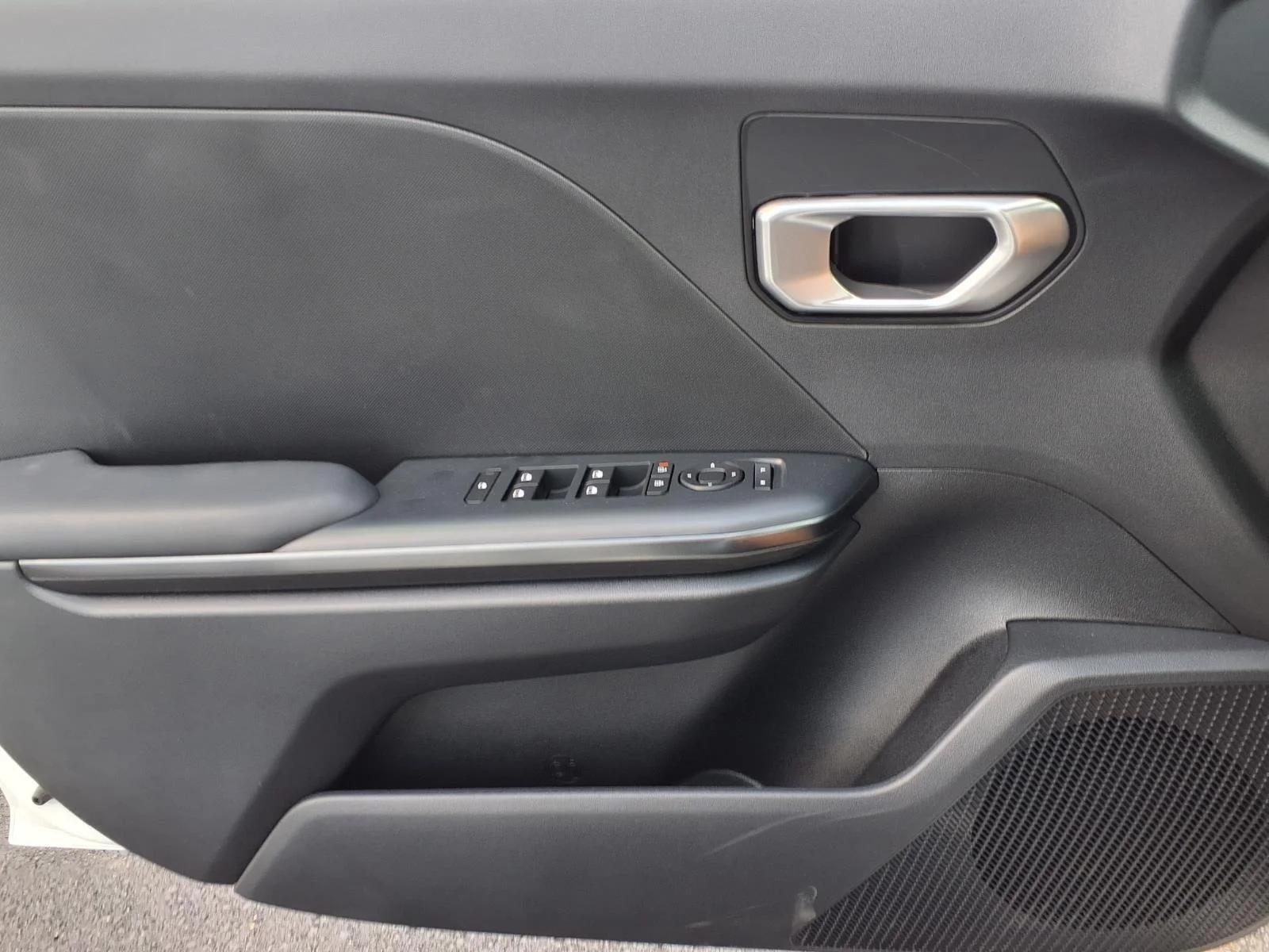 New 2026 Snow White Pearl Kia LXS image 12