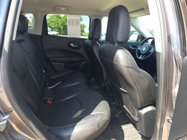 Certified Used 2019 Granite Crystal Metallic Clearcoat Jeep Altitude image 10