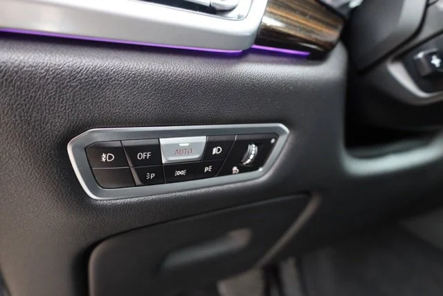 Used 2020 Black BMW xDrive40i image 19