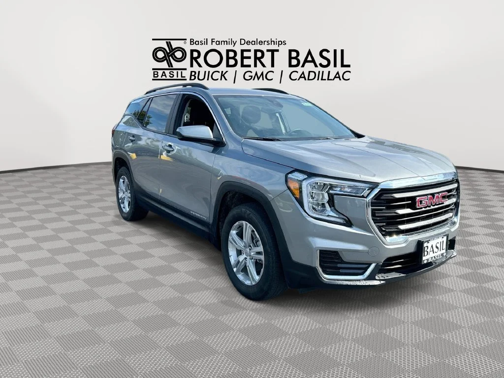 Used 2024 Sterling Metallic GMC SLE image 2