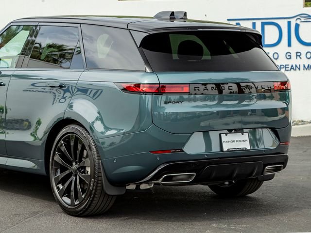 New 2026 Giola Green Land Rover Dynamic SE image 10