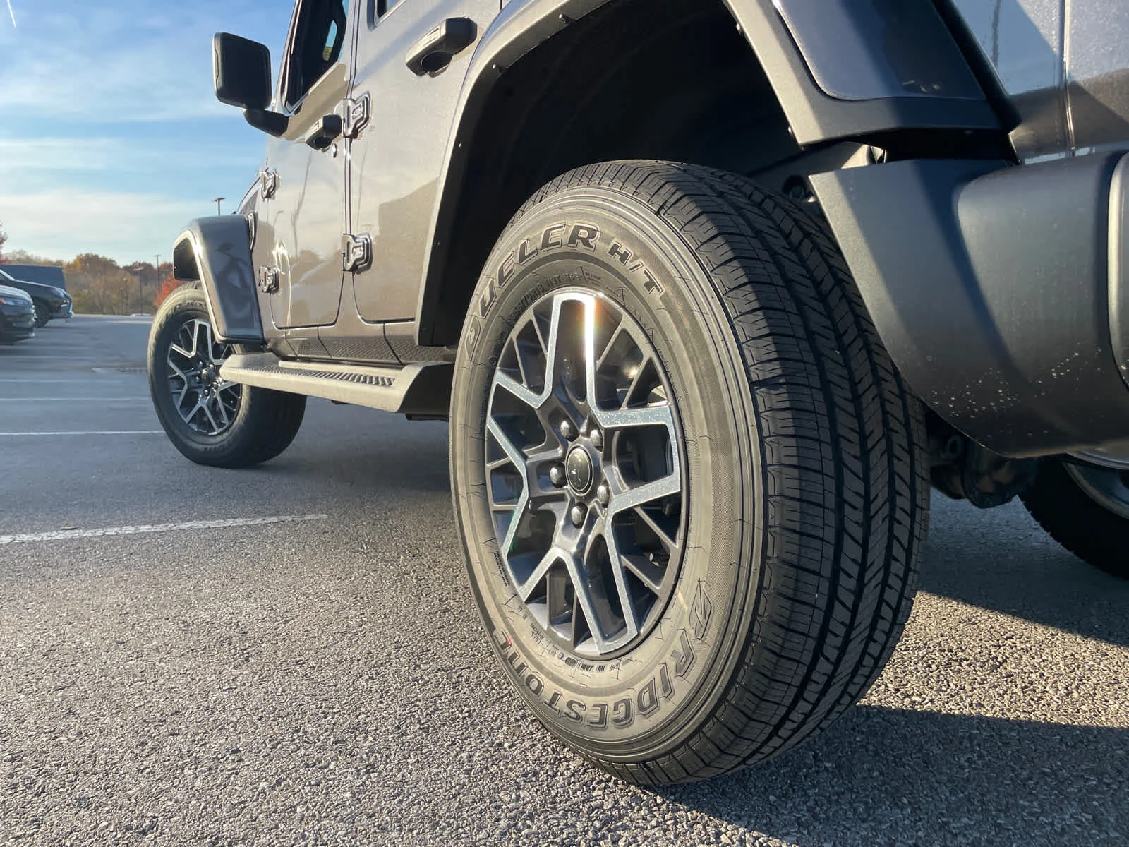 New 2026 Granite Crystal Metallic Clearcoat Jeep Sahara image 6