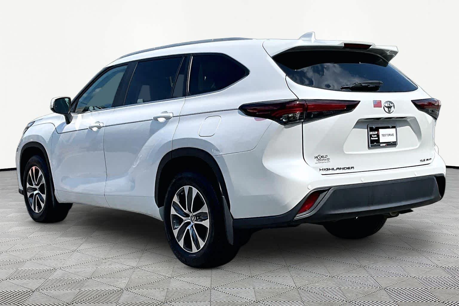 Used 2024 Wind Chill Pearl Toyota XLE image 12