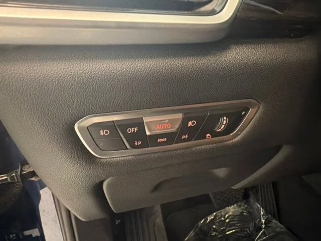 Used 2019 Blue BMW xDrive40i image 16