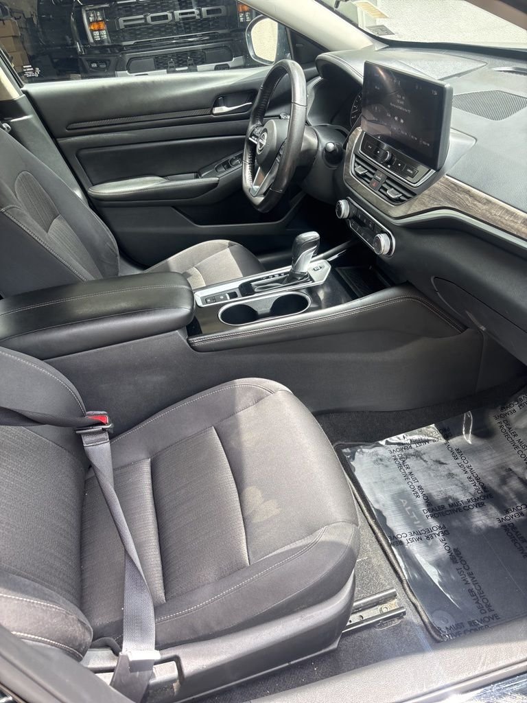 Used 2024 Black Nissan 2.5 SV image 23