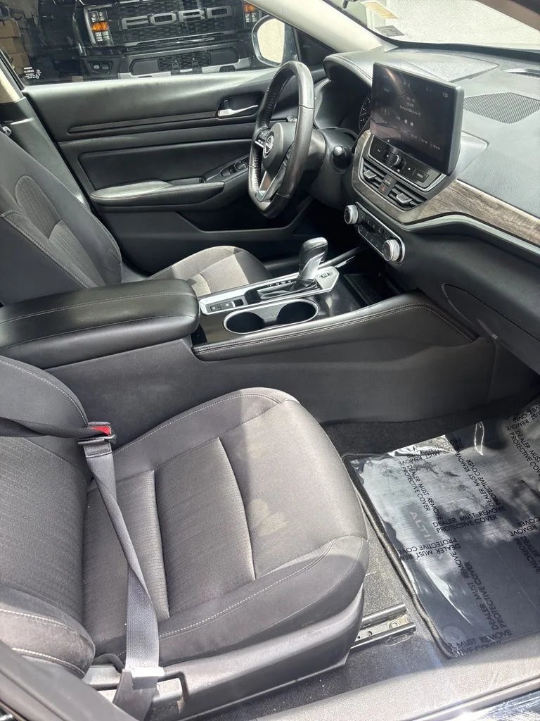 Used 2024 Black Nissan 2.5 SV image 23