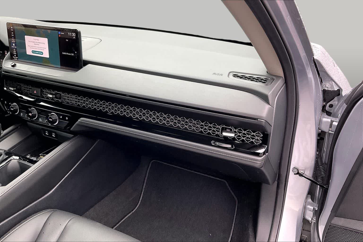Used 2025 Solar Silver Metallic Honda Touring image 19