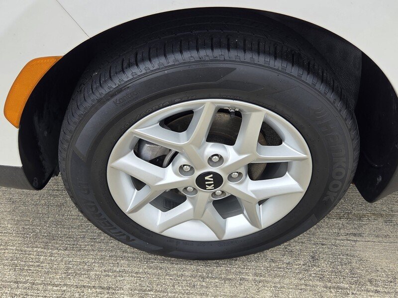 Certified Used 2020 Snow White Pearl KIA S IVT image 9