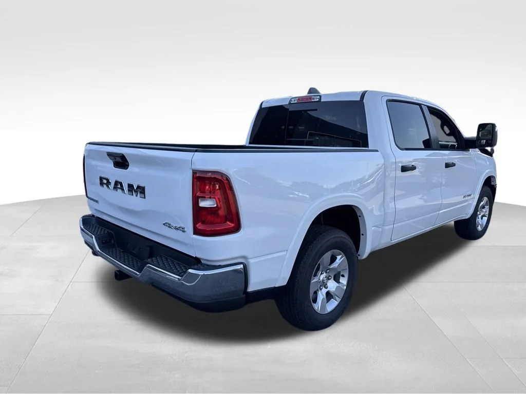 Used 2025 White Ram Big Horn/Lone Star image 5