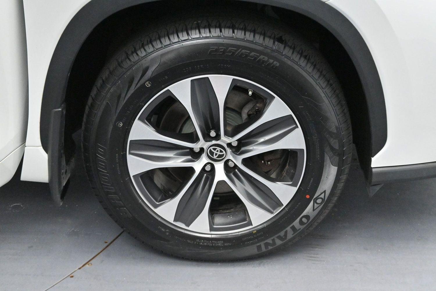 Used 2022 Wind Chill Pearl Toyota XLE image 38