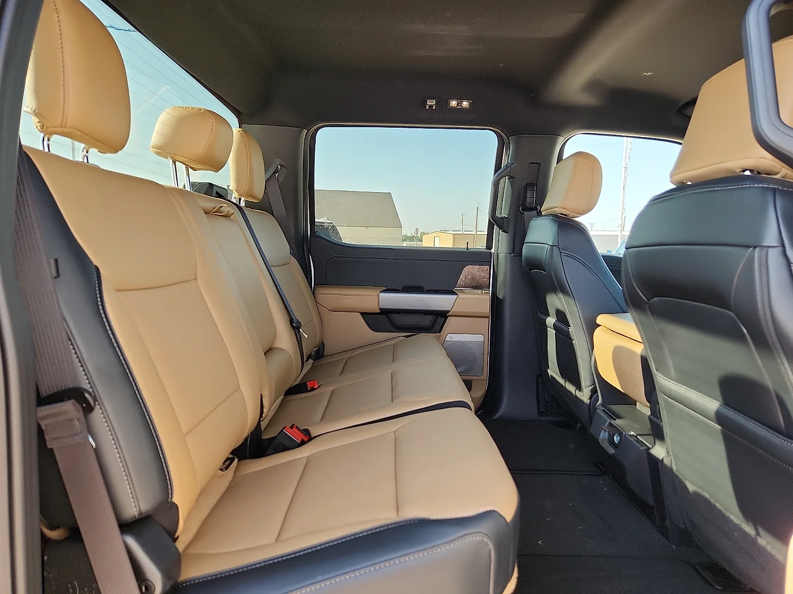 New 2026 Oxford White Ford Lariat image 19