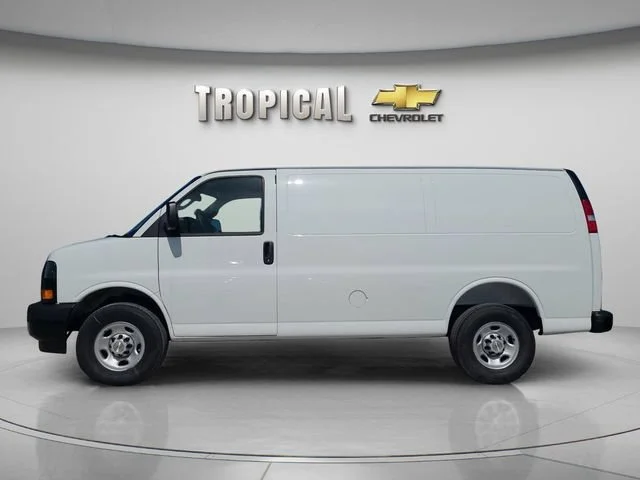 New 2026 Summit White Chevrolet WT image 2