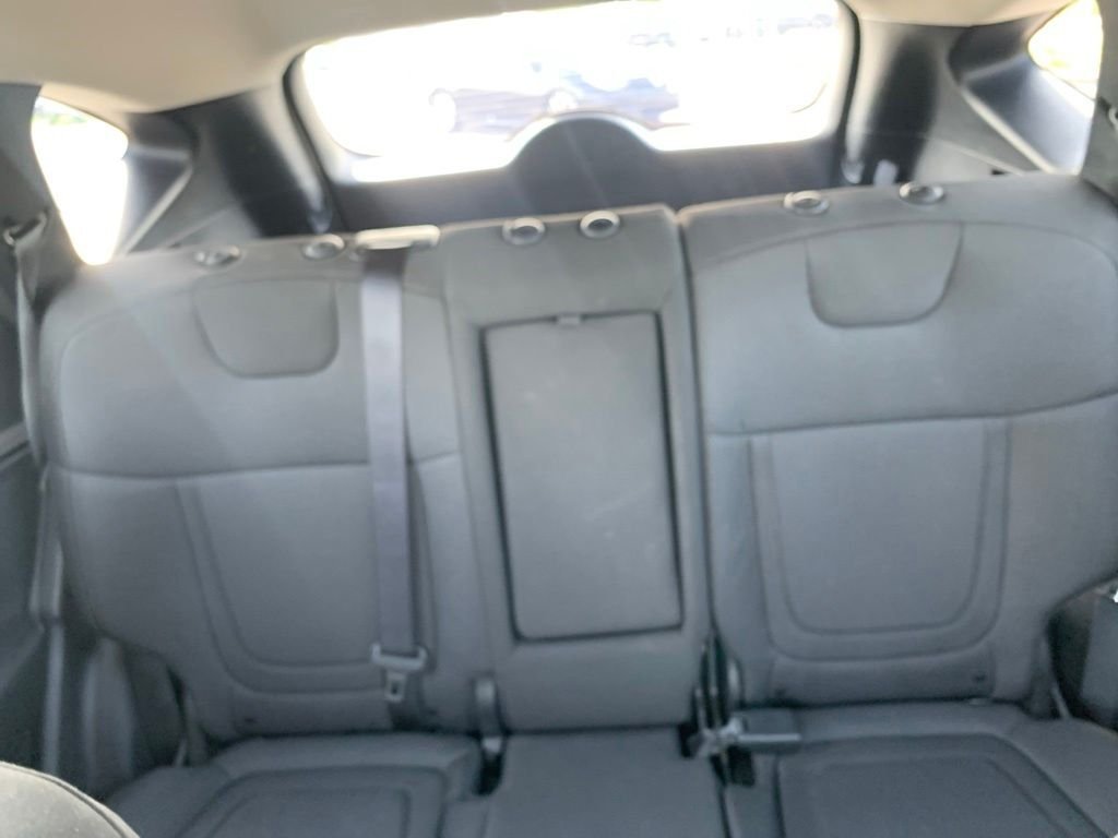 Used 2023 White Hyundai SE image 24