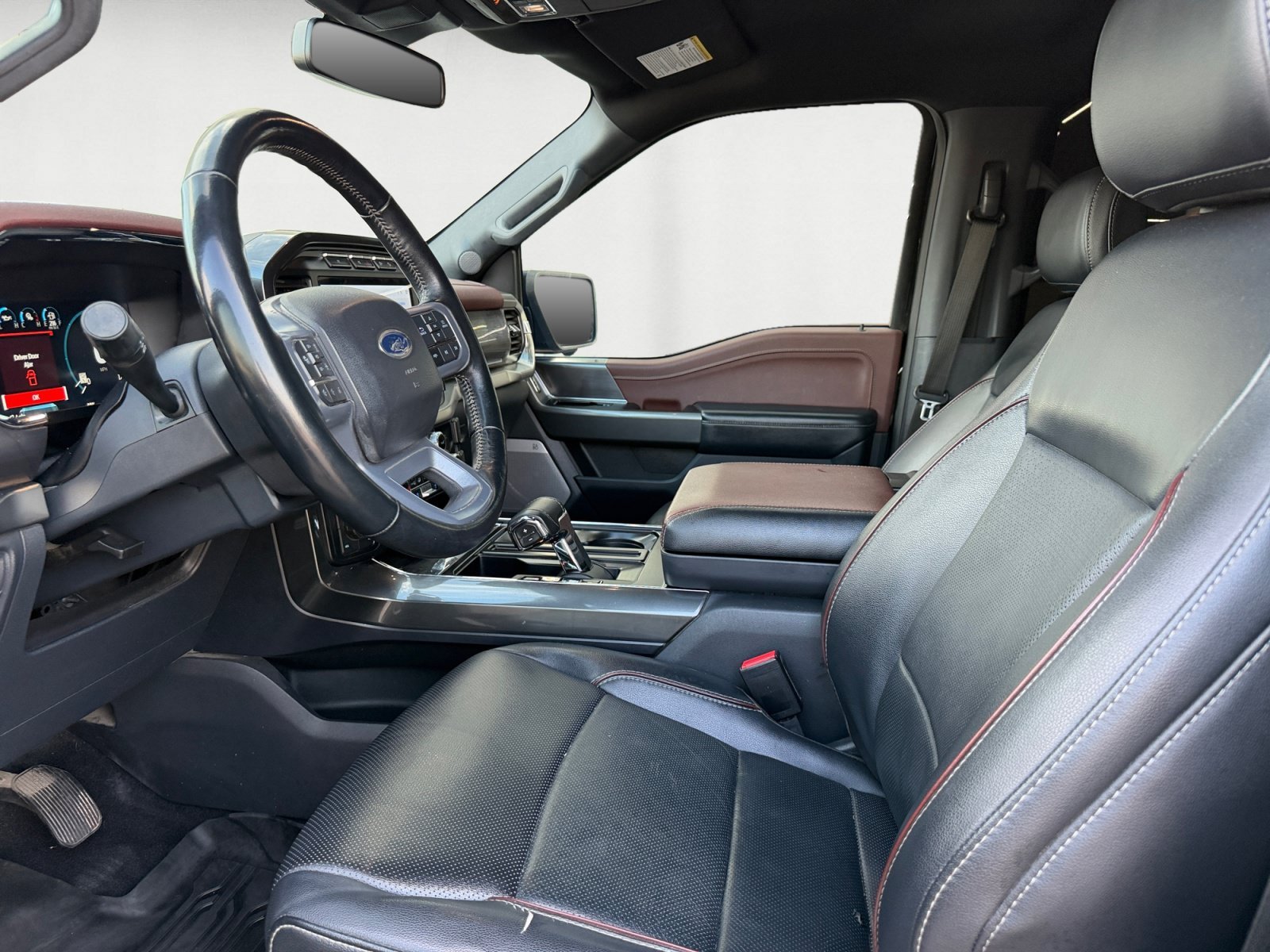 Used 2023 Agate Black Metallic Ford LARIAT image 10