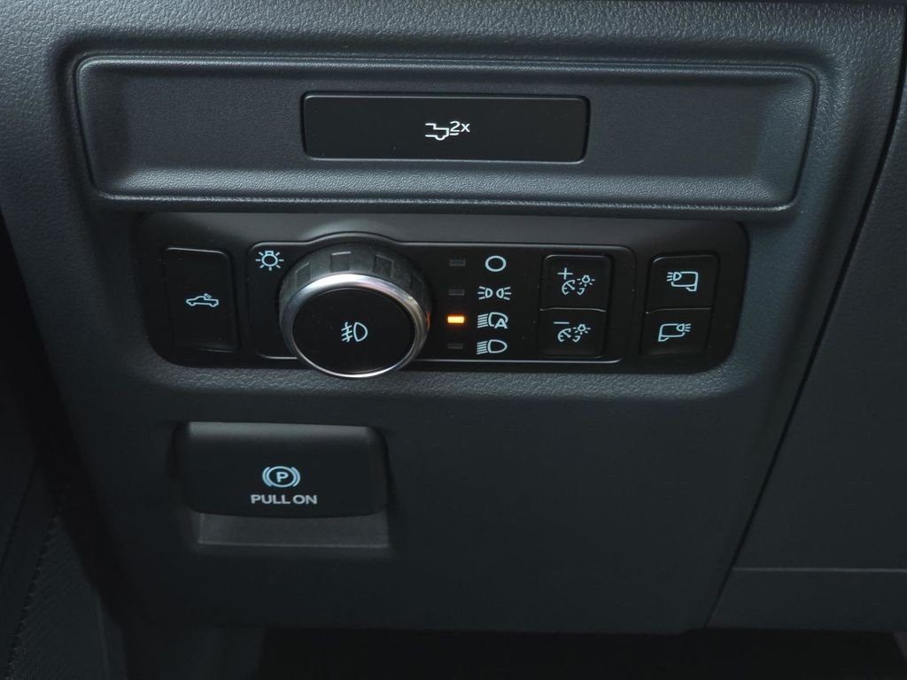 New 2026 Carbonized Gray Metallic Ford XLT image 16