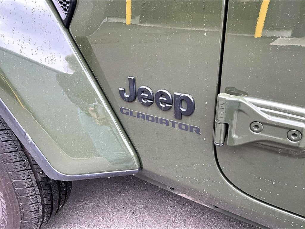 Used 2022 Green Jeep Sport image 28