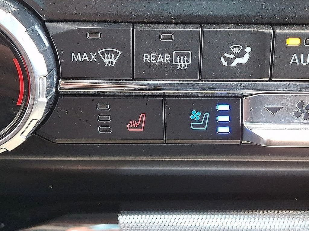 Used 2022 Black Metallic Ford Lariat image 27