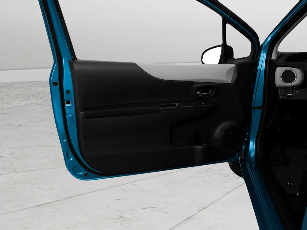 Used 2013 Blue Toyota LE image 12