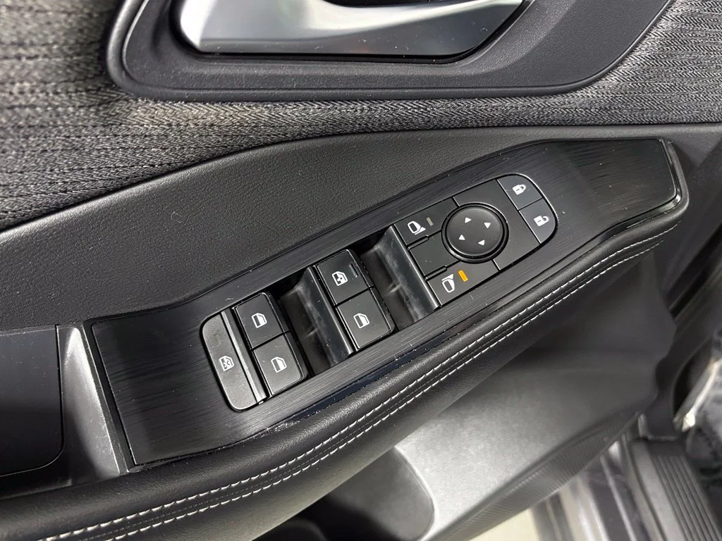 Used 2022 Gray Nissan SV image 15